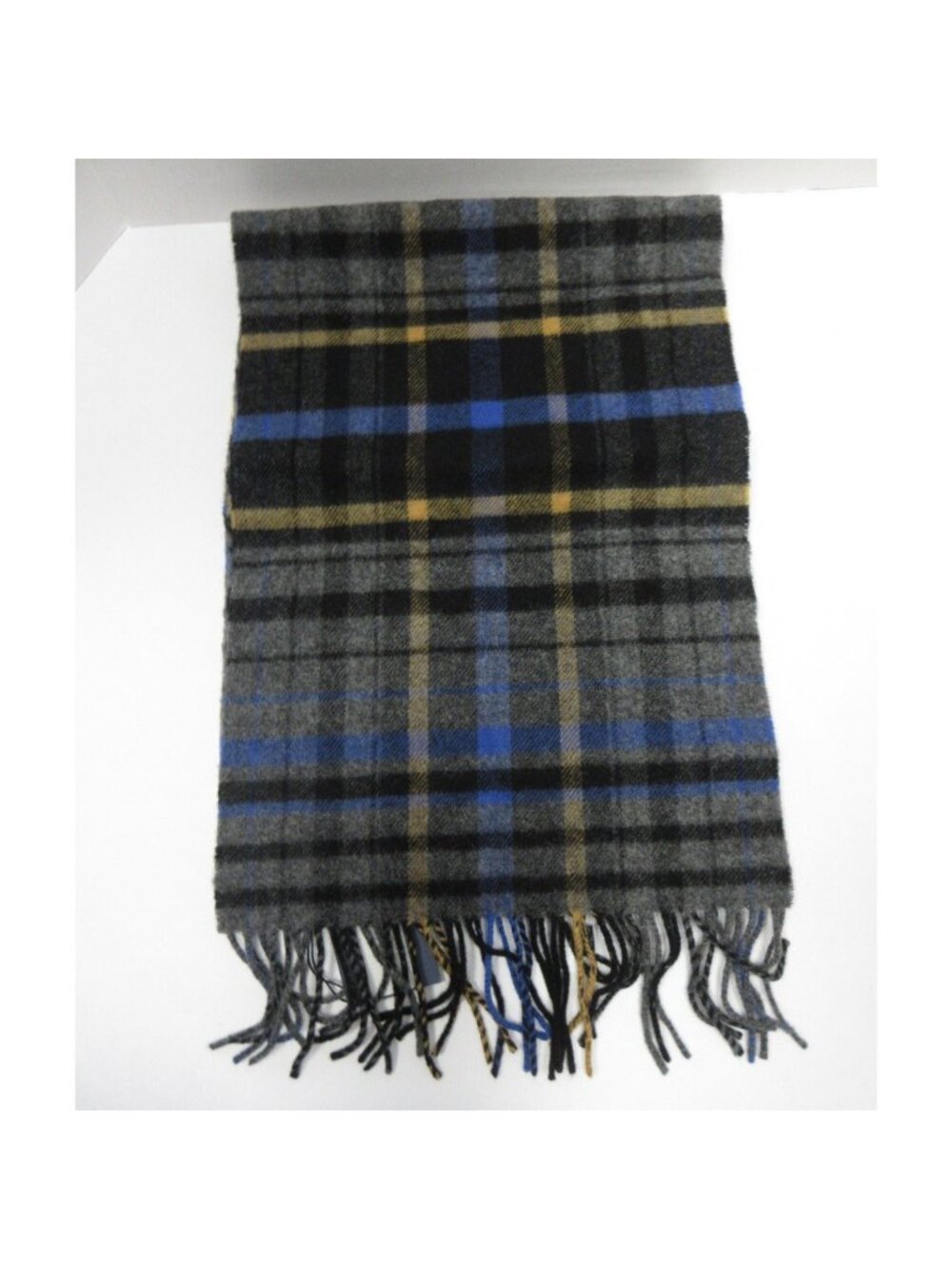Johnstons of Elgin Scarf One ambs Wool Plaid Fringe Scotland NEW